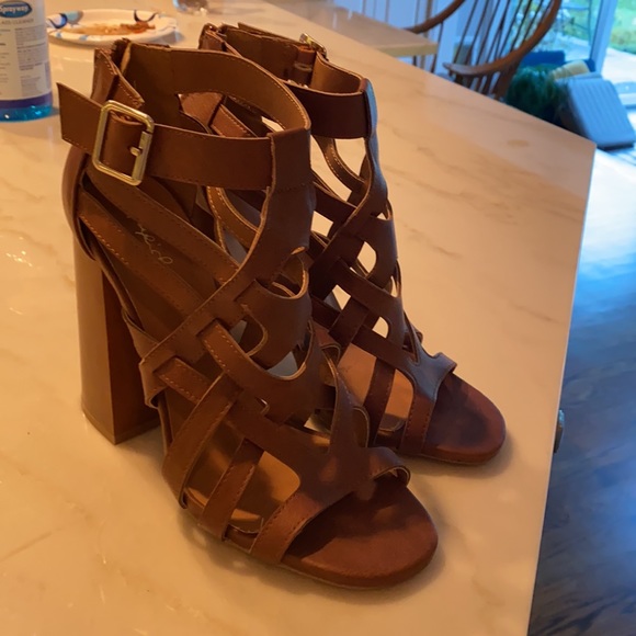 Size 9 gladiator style QUPID sandals size 9. Very good condition. - Picture 2 of 11